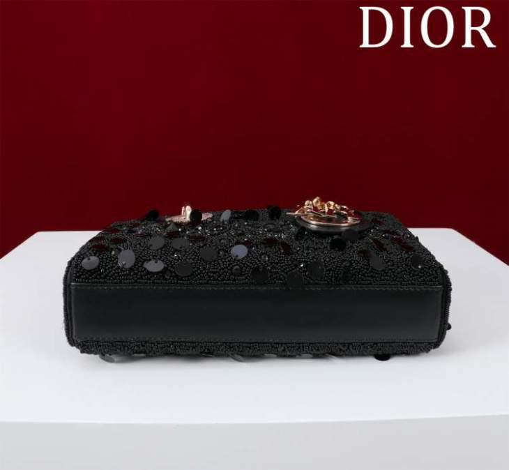 Picture of Dior Handbags _SKUfw239219318fw